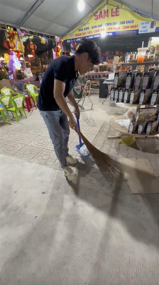 Mẹ Lê Dương Bảo Lâm bị xua đuổi vì ăn mặc xuề xòa như bán vé số-1