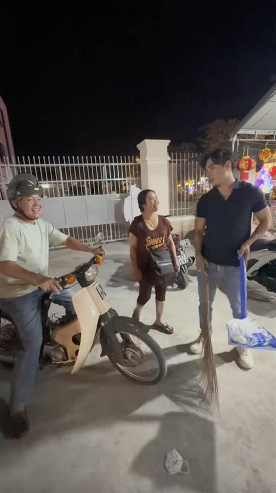 Mẹ Lê Dương Bảo Lâm bị xua đuổi vì ăn mặc xuề xòa như bán vé số-2