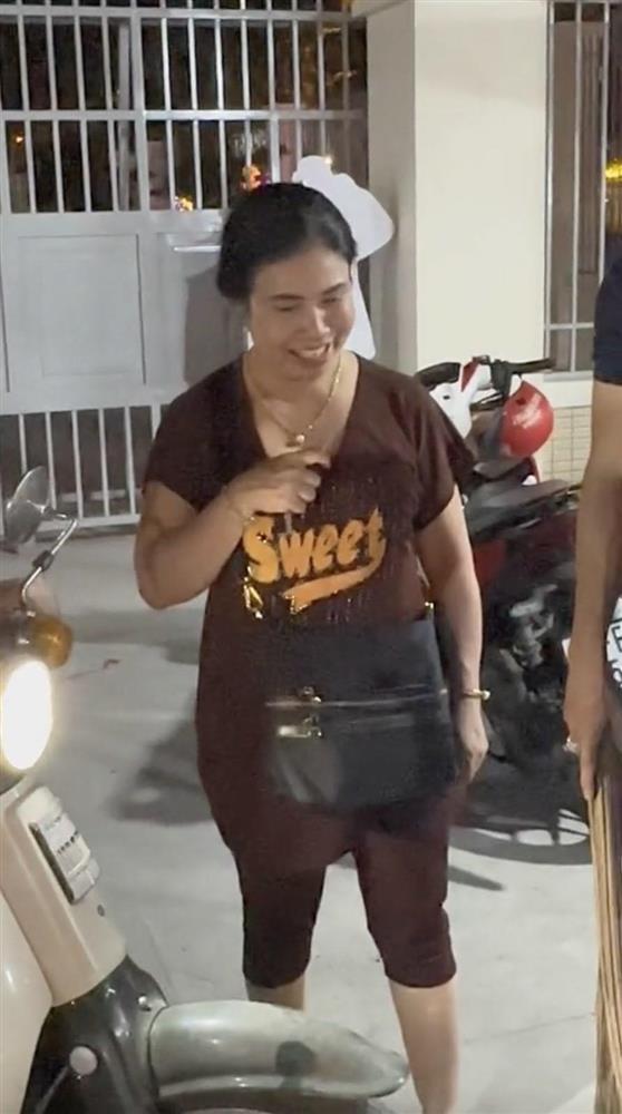 Mẹ Lê Dương Bảo Lâm bị xua đuổi vì ăn mặc xuề xòa như bán vé số-3