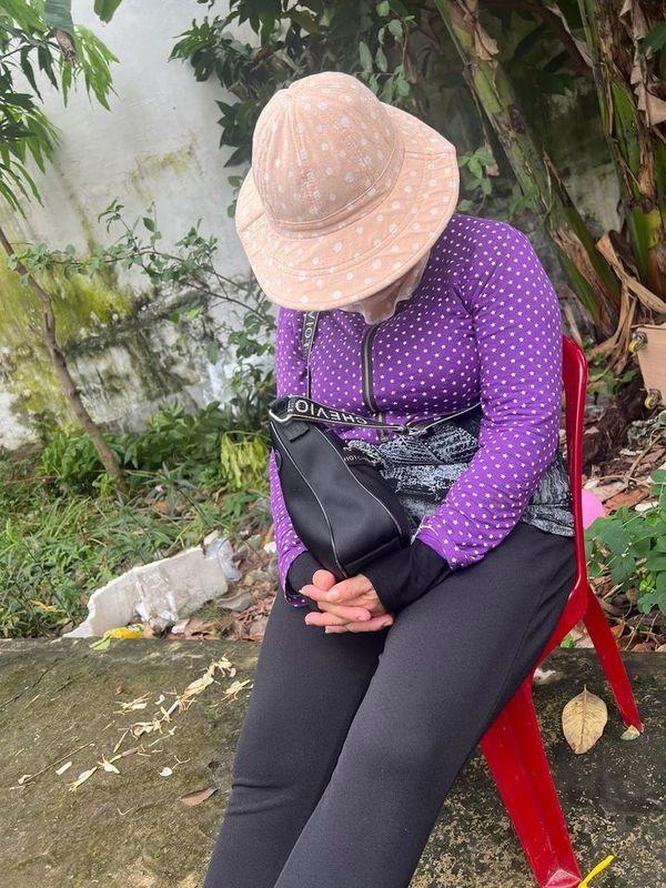 Mẹ Lê Dương Bảo Lâm bị xua đuổi vì ăn mặc xuề xòa như bán vé số-8