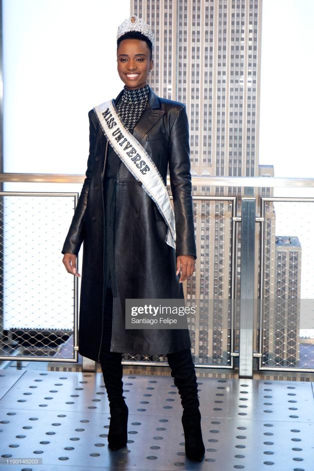 Tân Miss Universe 2022 mặc trang phục tái chế vẫn sang hết nấc-9