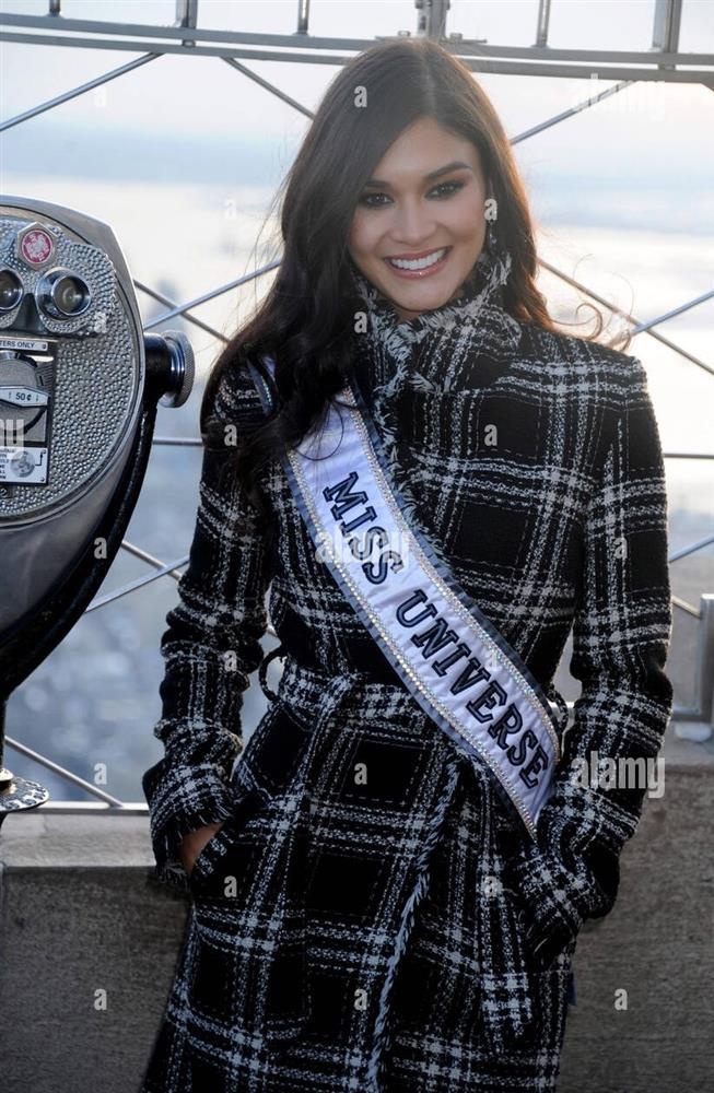 Tân Miss Universe 2022 mặc trang phục tái chế vẫn sang hết nấc-13