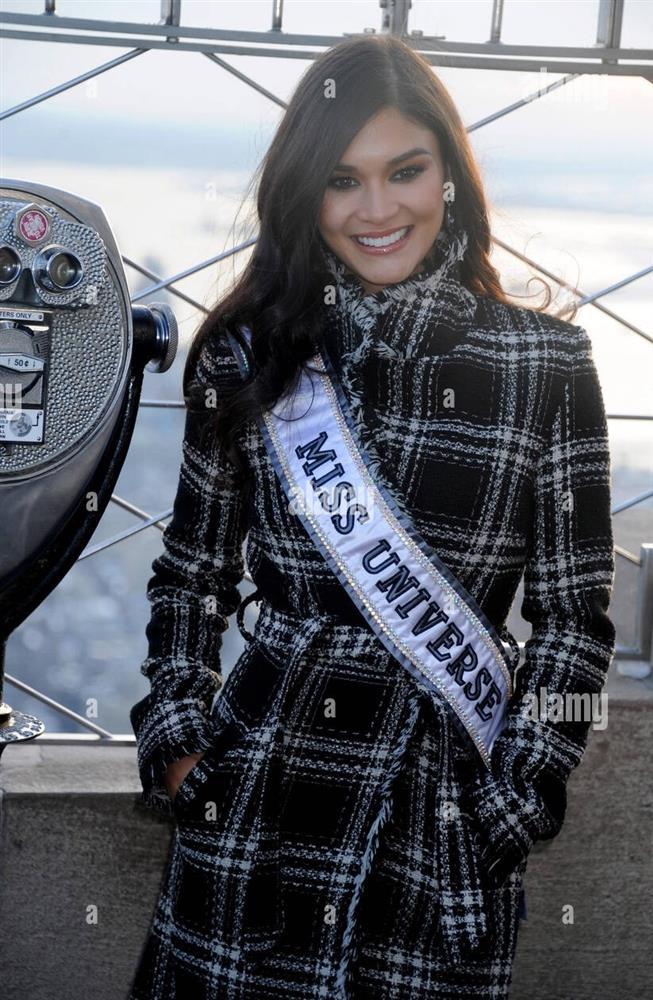 Tân Miss Universe 2022 mặc trang phục tái chế vẫn sang hết nấc-13