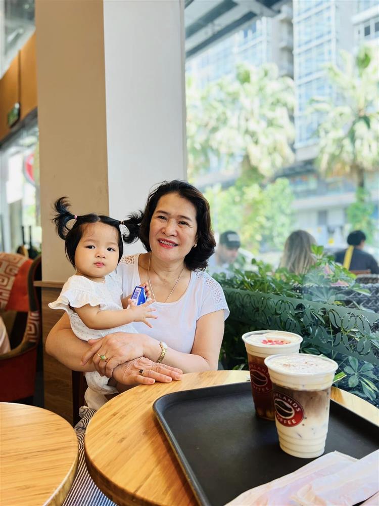 Showbiz Việt ngày 18/1: Thúy Hạnh xa nhà, chồng liền rước em đào-8