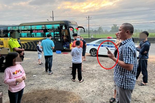 Xe khách 42 chỗ nhưng nhồi nhét 57 người về quê ăn Tết-3