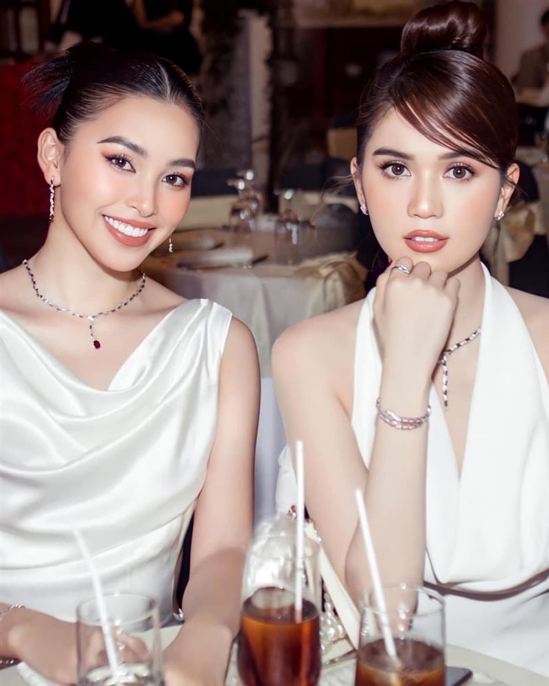 Ngọc Trinh đứng 1 mình không ai bằng, chụp cùng hoa hậu là lép vế-11