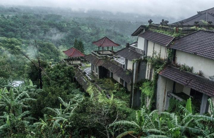 Bí ẩn khách sạn bỏ hoang trên đảo Bali, nơi không ai dám đến gần-1