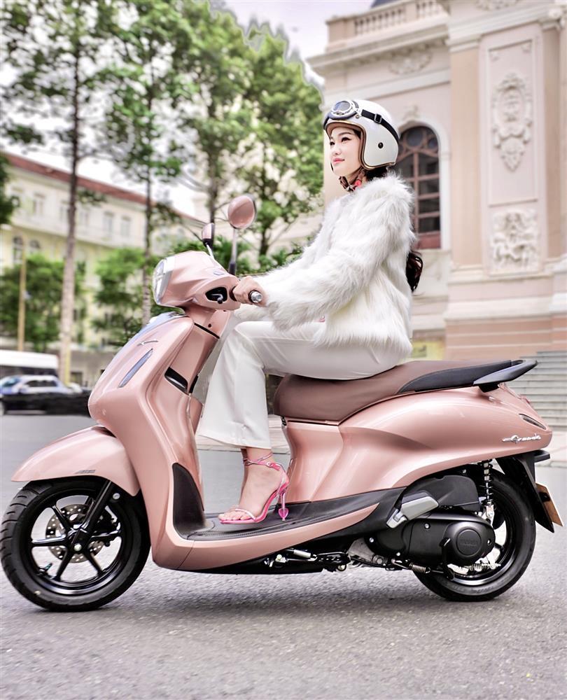 Bé Quyên diện cây hồng xuống phố, xinh như búp bê-4