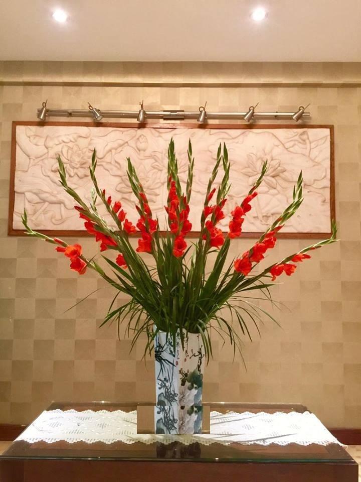 Cắm hoa lay ơn ngày Tết, thêm một thứ vào hoa nở tươi rói-1