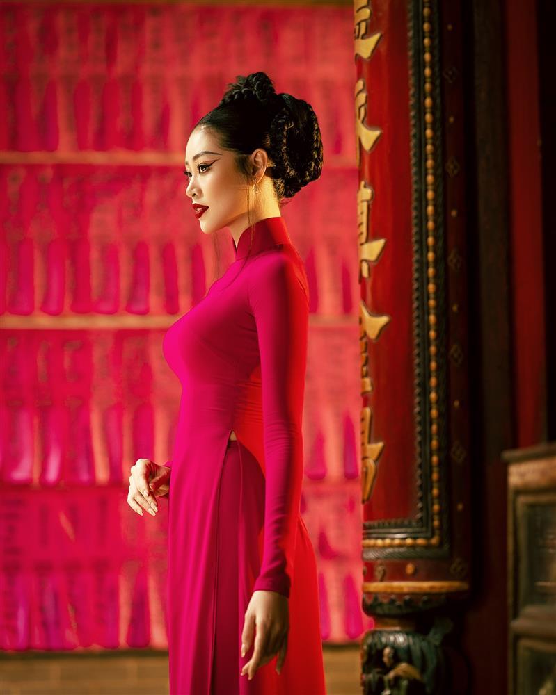 Khánh Vân và những lần diện áo dài không hổ 3 lần thắng giải-4