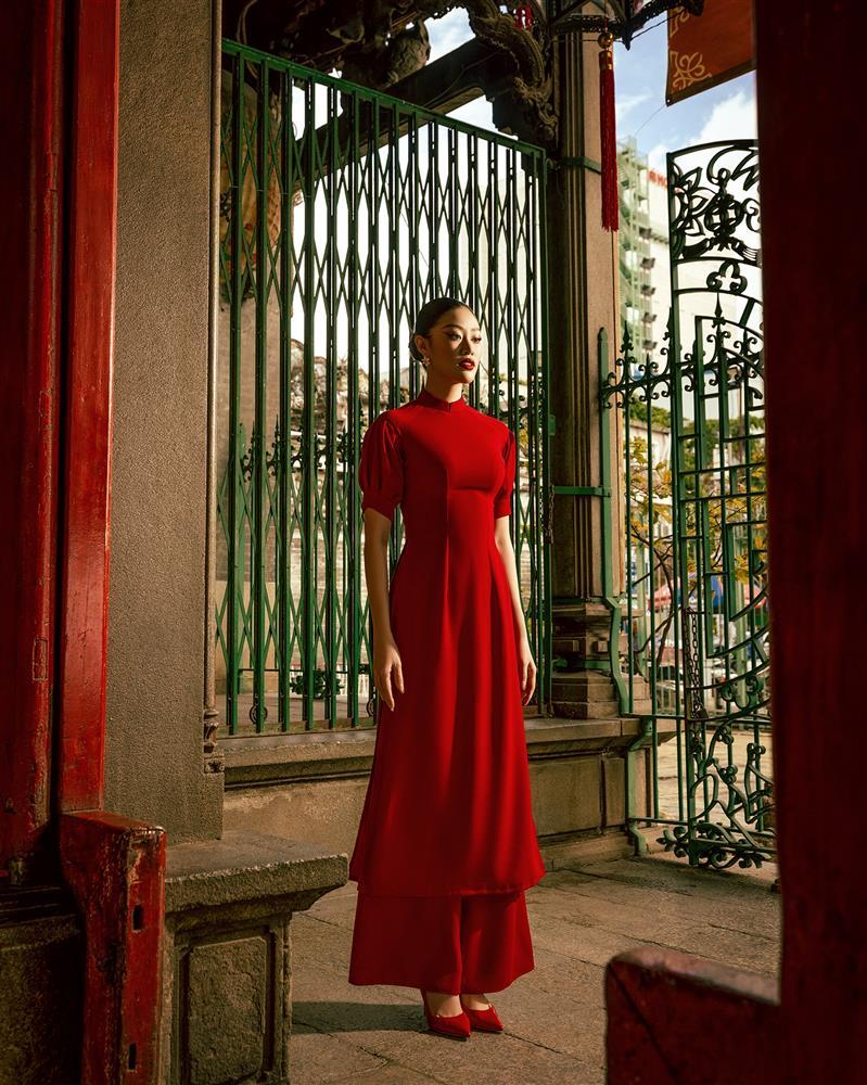 Khánh Vân và những lần diện áo dài không hổ 3 lần thắng giải-7