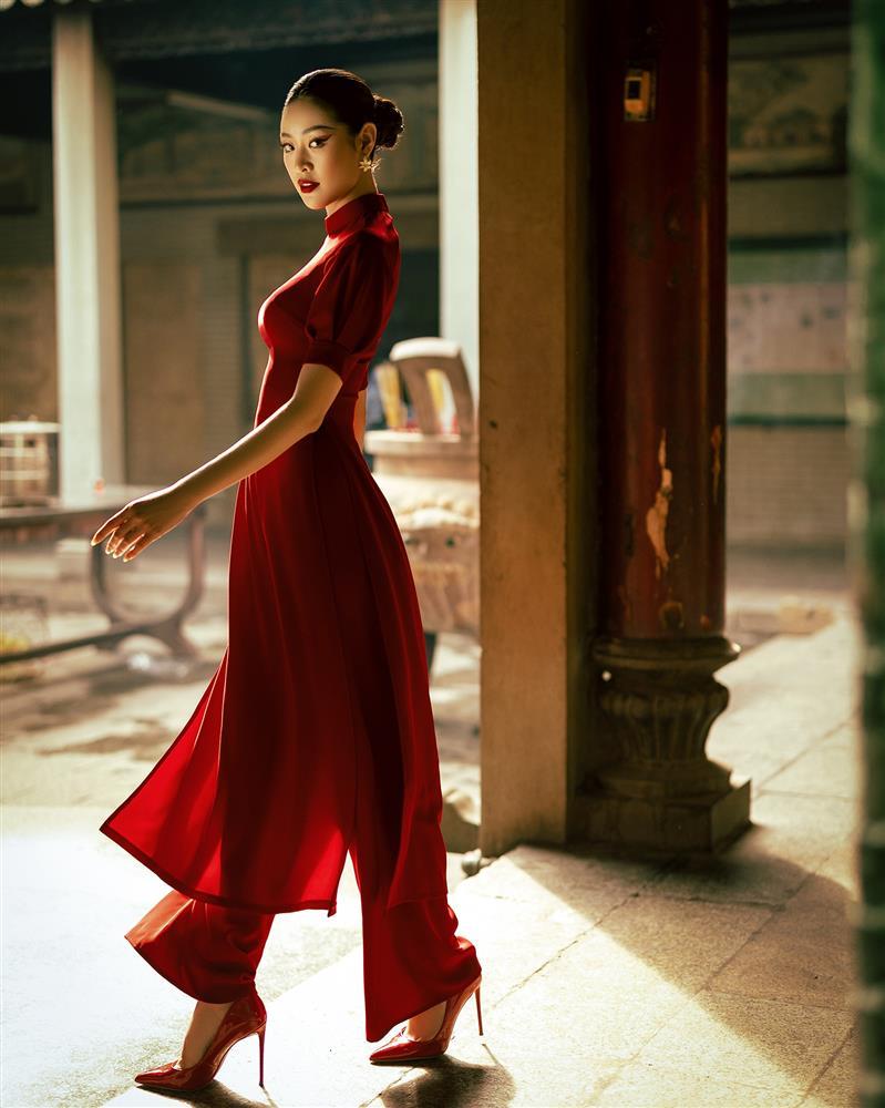 Khánh Vân và những lần diện áo dài không hổ 3 lần thắng giải-8