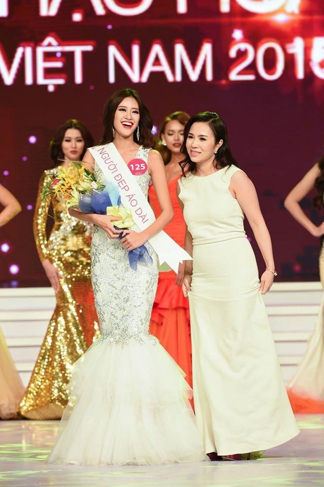 Khánh Vân và những lần diện áo dài không hổ 3 lần thắng giải-10