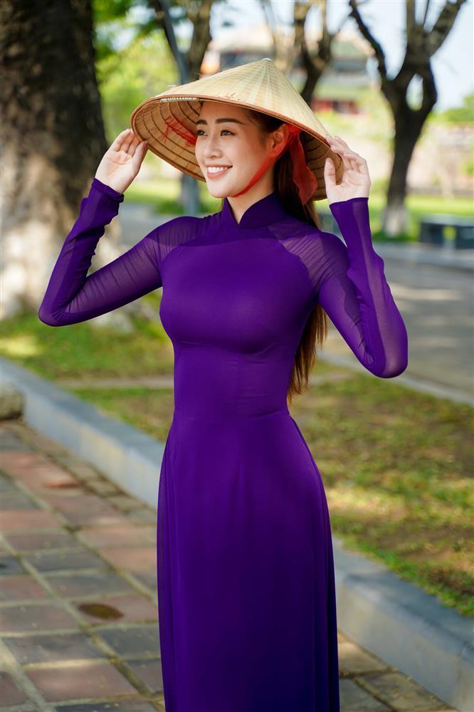 Khánh Vân và những lần diện áo dài không hổ 3 lần thắng giải-21