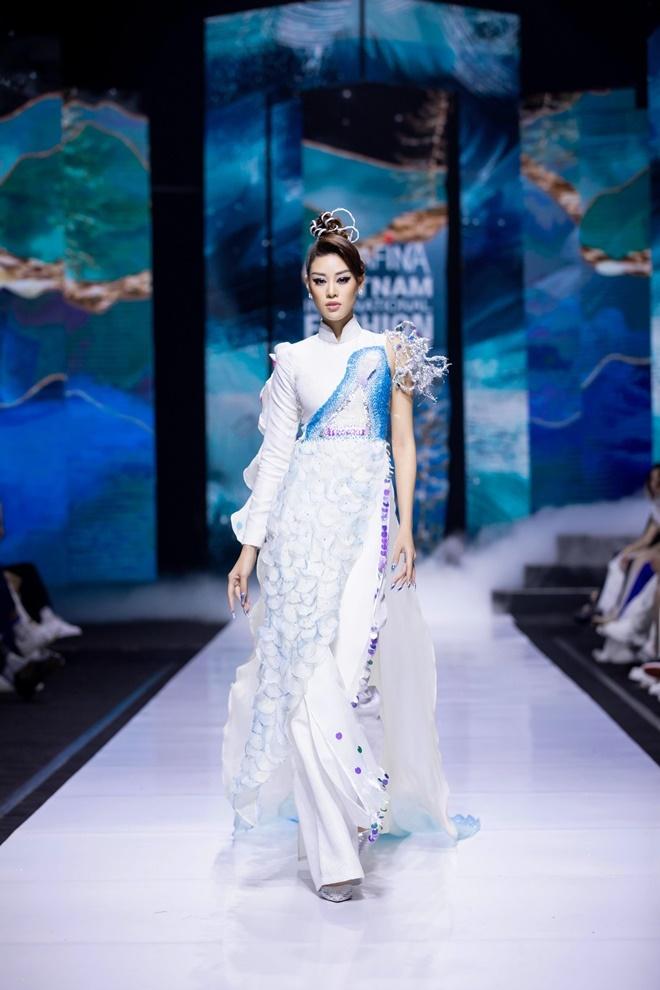 Khánh Vân và những lần diện áo dài không hổ 3 lần thắng giải-24