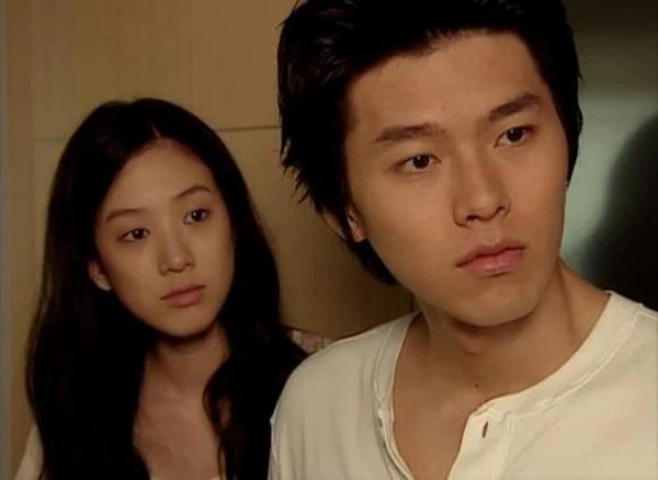 Bóng hồng của Hyun Bin đánh mất sự nghiệp chỉ vì đụng chạm dao kéo-1