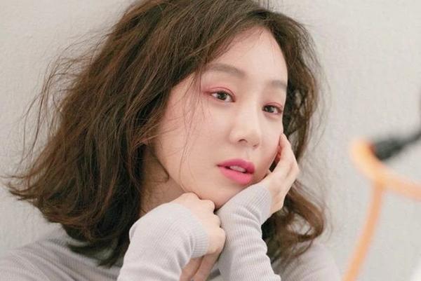 Bóng hồng của Hyun Bin đánh mất sự nghiệp chỉ vì đụng chạm dao kéo-3