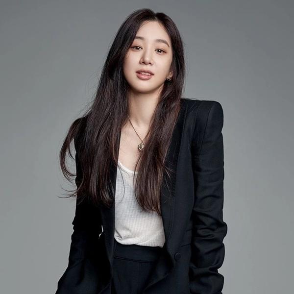 Bóng hồng của Hyun Bin đánh mất sự nghiệp chỉ vì đụng chạm dao kéo-4