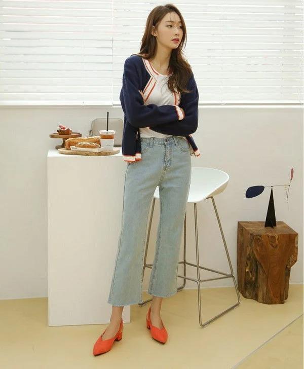 4 bí quyết diện áo khoác tối màu đi chơi Xuân mà không lo già hay nhàm chán-1