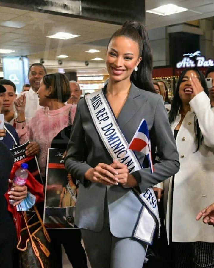 Á hậu 2 Miss Universe về nước, được chào đón chẳng khác tân hoa hậu-2