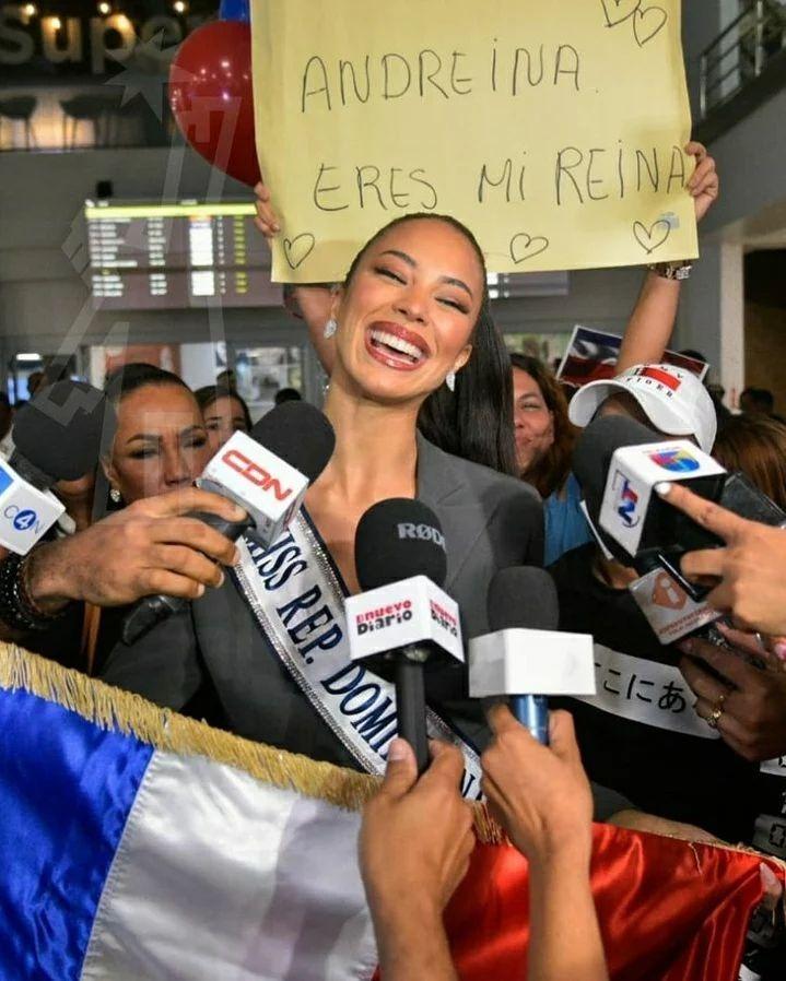 Á hậu 2 Miss Universe về nước, được chào đón chẳng khác tân hoa hậu-6