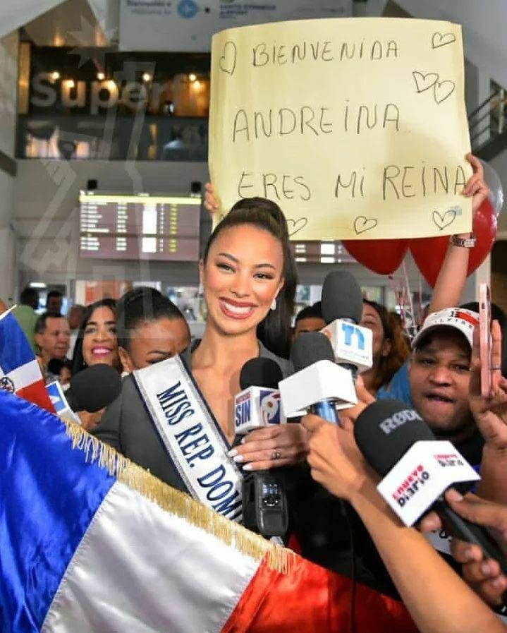 Á hậu 2 Miss Universe về nước, được chào đón chẳng khác tân hoa hậu-7