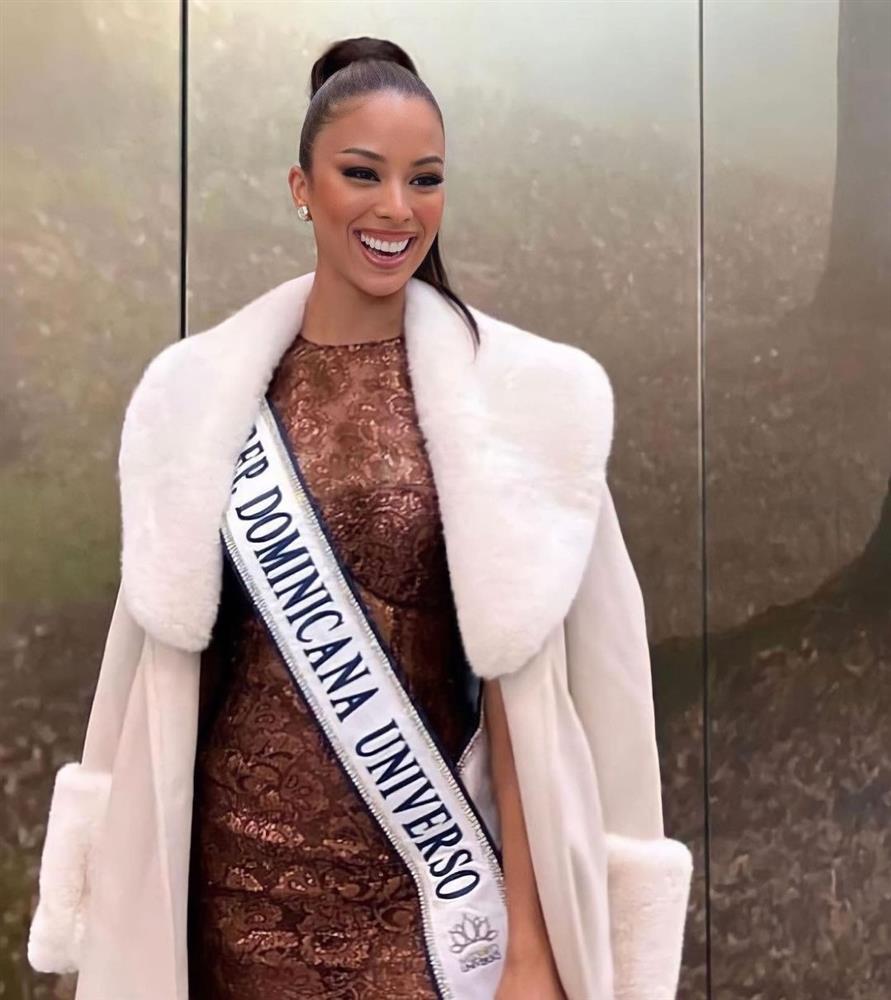 Á hậu 2 Miss Universe về nước, được chào đón chẳng khác tân hoa hậu-14