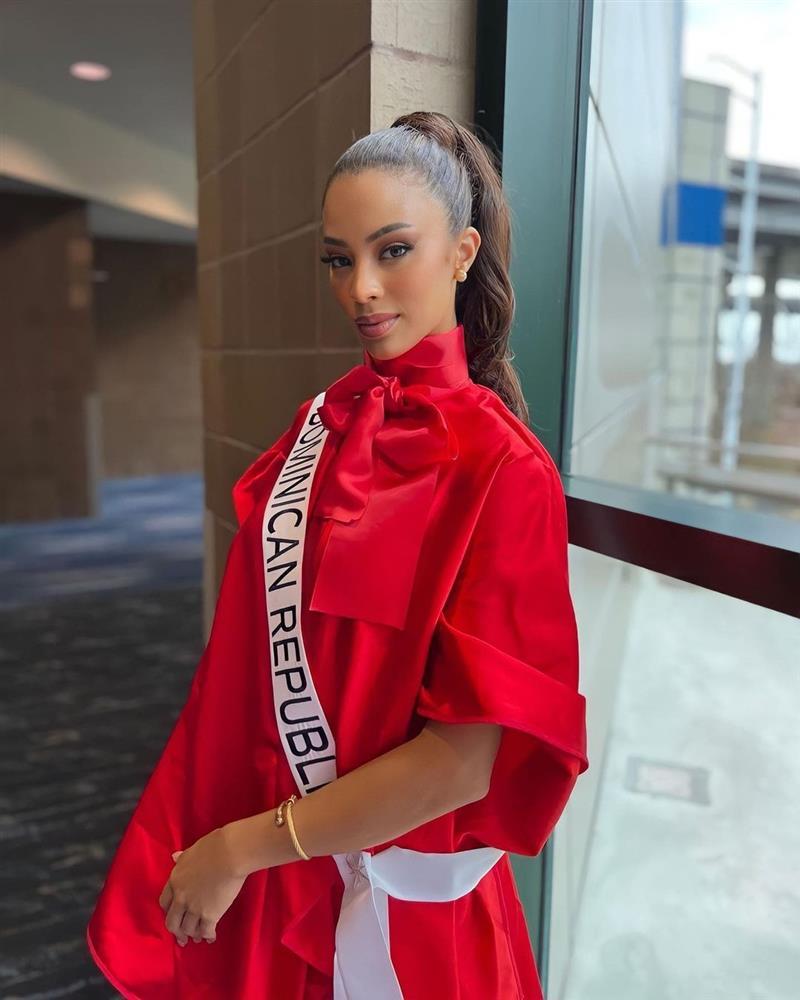 Á hậu 2 Miss Universe về nước, được chào đón chẳng khác tân hoa hậu-15