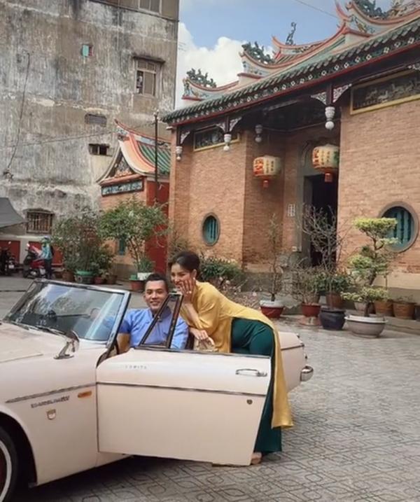 Phương Trinh Jolie để lộ rõ bụng bầu lớn trong bộ ảnh áo dài Tết-7