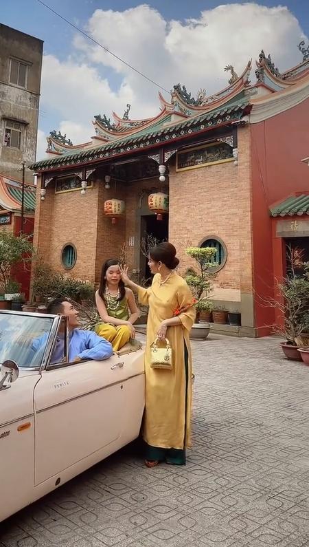 Phương Trinh Jolie để lộ rõ bụng bầu lớn trong bộ ảnh áo dài Tết-6