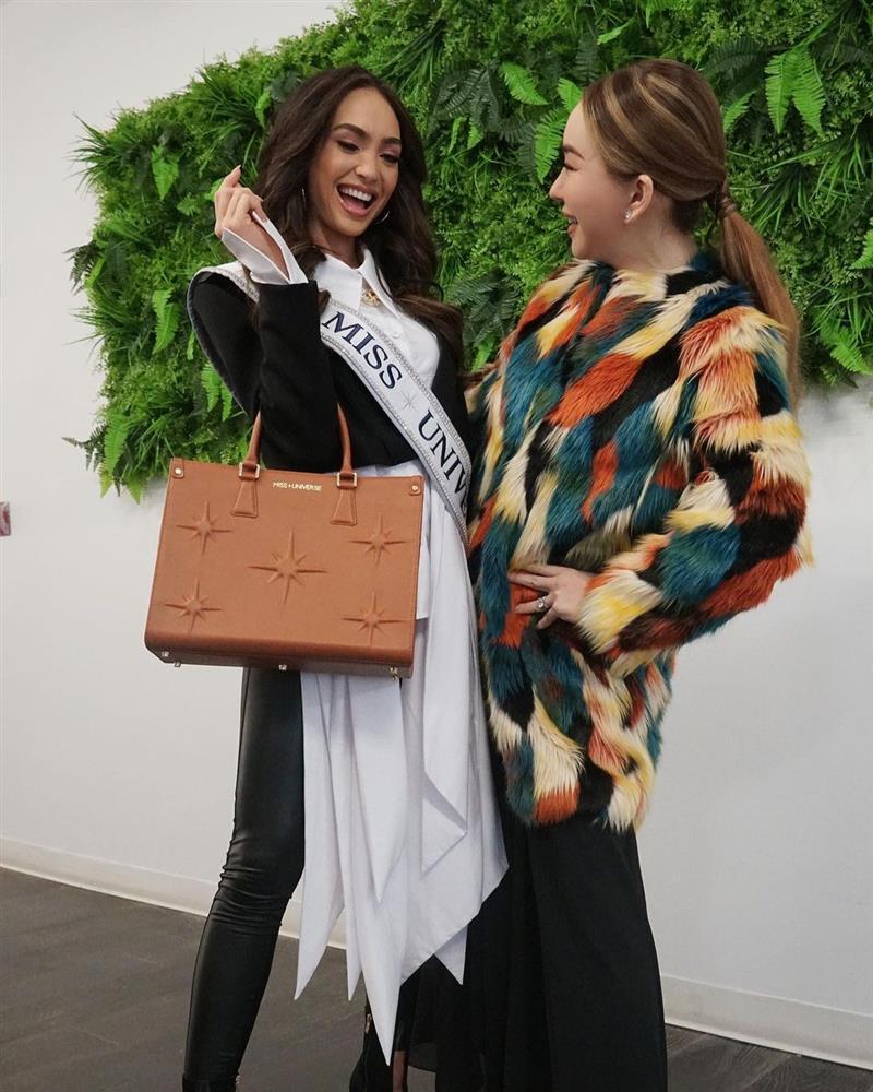 Miss Universe 2022 nhận quà cực xịn từ tỷ phú chuyển giới Thái Lan-3