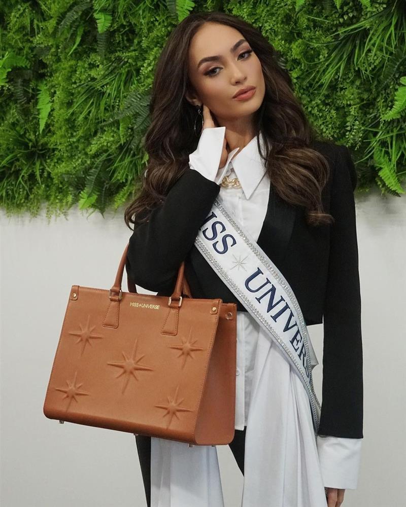 Miss Universe 2022 nhận quà cực xịn từ tỷ phú chuyển giới Thái Lan-4