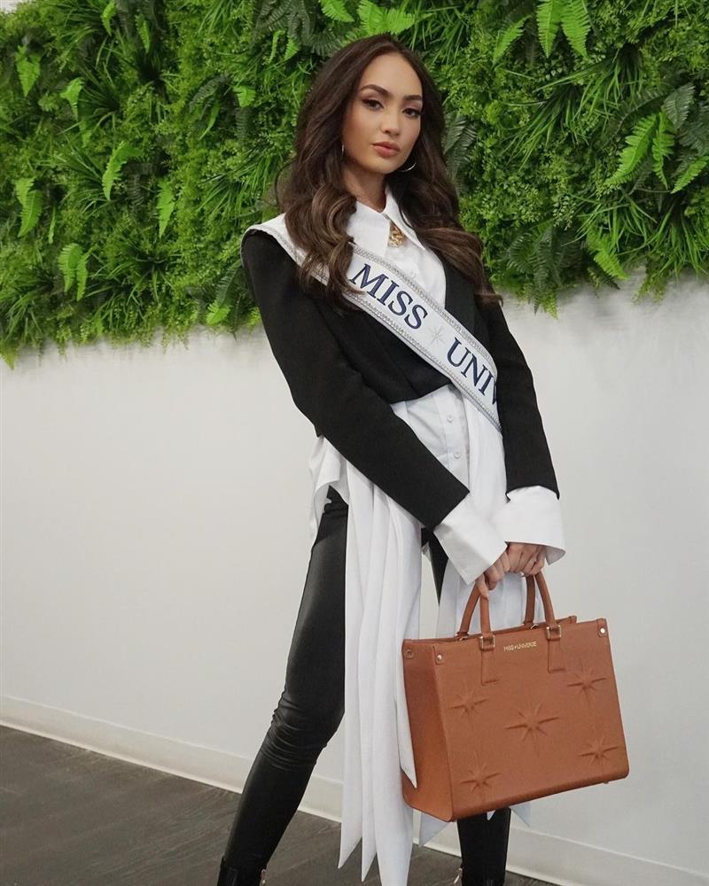 Miss Universe 2022 nhận quà cực xịn từ tỷ phú chuyển giới Thái Lan-6