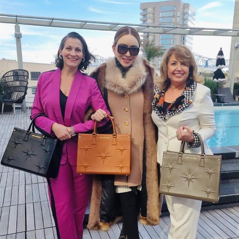 Miss Universe 2022 nhận quà cực xịn từ tỷ phú chuyển giới Thái Lan-5