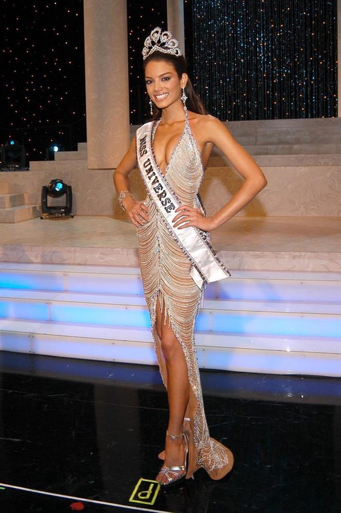 Đầm Ngọc Châu lọt top váy hở bạo nhất lịch sử Miss Universe-4