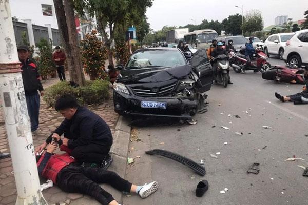 Tài xế ô tô biển xanh say xỉn gây tai nạn liên hoàn trên phố Hà Nội-1
