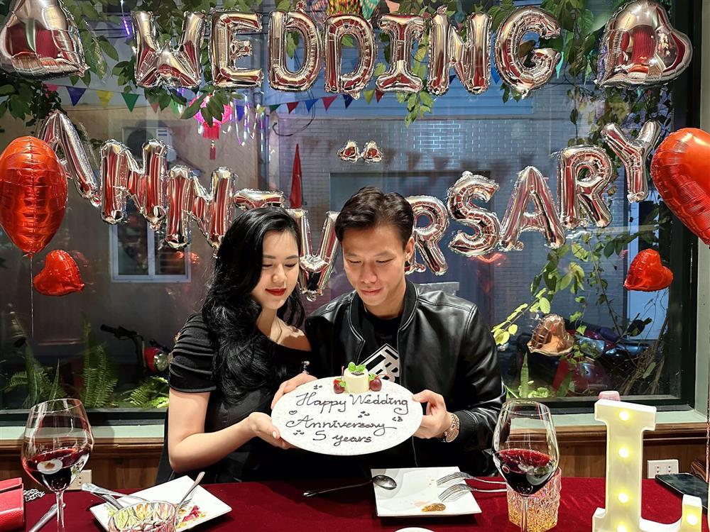 Quế Ngọc Hải kỷ niệm 5 năm ngày cưới, giật mình nhan sắc vợ Hoa khôi-1