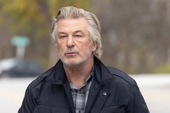 Alec Baldwin bị buộc tội ngộ sát vì gây chết người trên phim trường