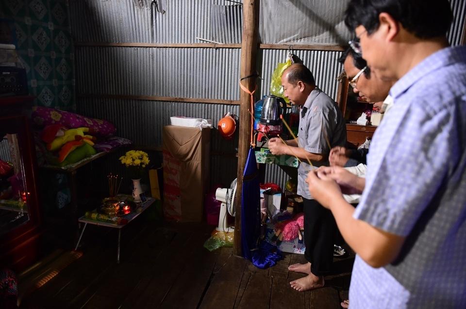 Tang lễ bé Hạo Nam: Bàn học nhỏ trở thành bàn hương khói-6