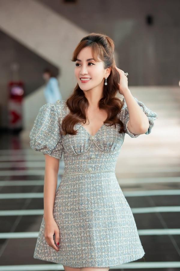 Khánh Thi: Cất giữ 26 váy cưới, cười vì từng bị bodyshaming-4