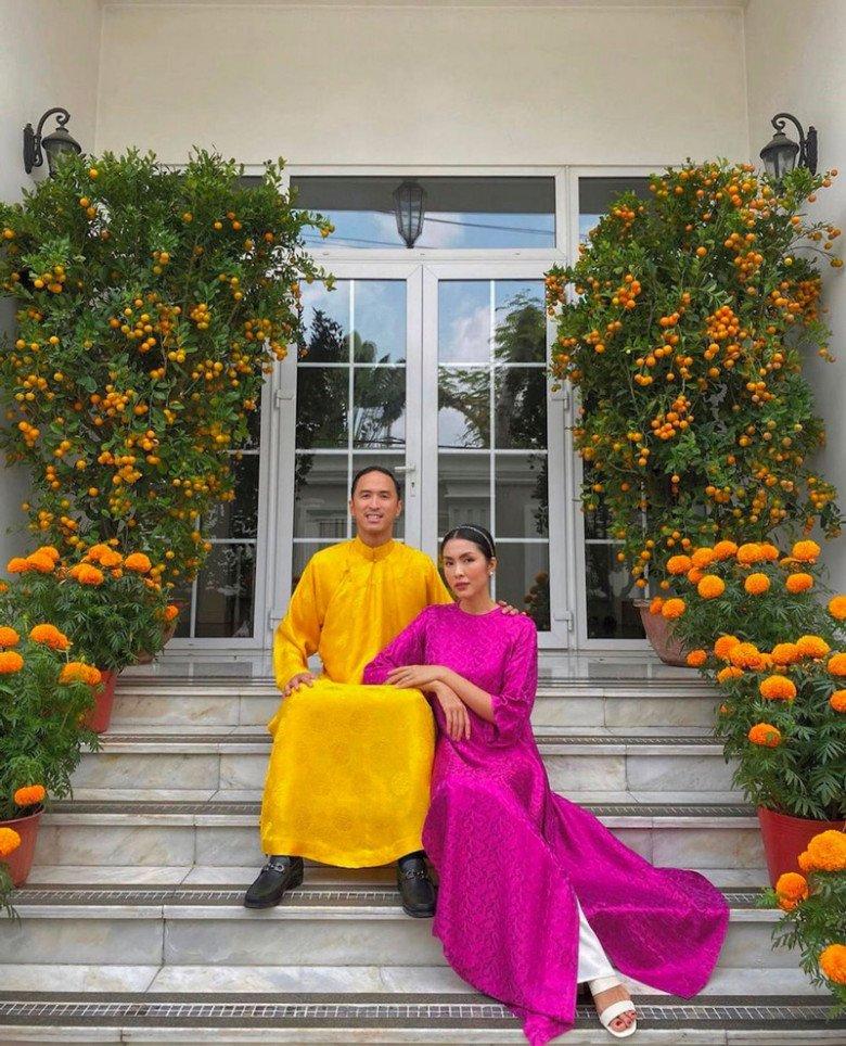 Tăng Thanh Hà mặc lại áo dài cũ vẫn nổi bần bật giữa nhóm bạn thân-5