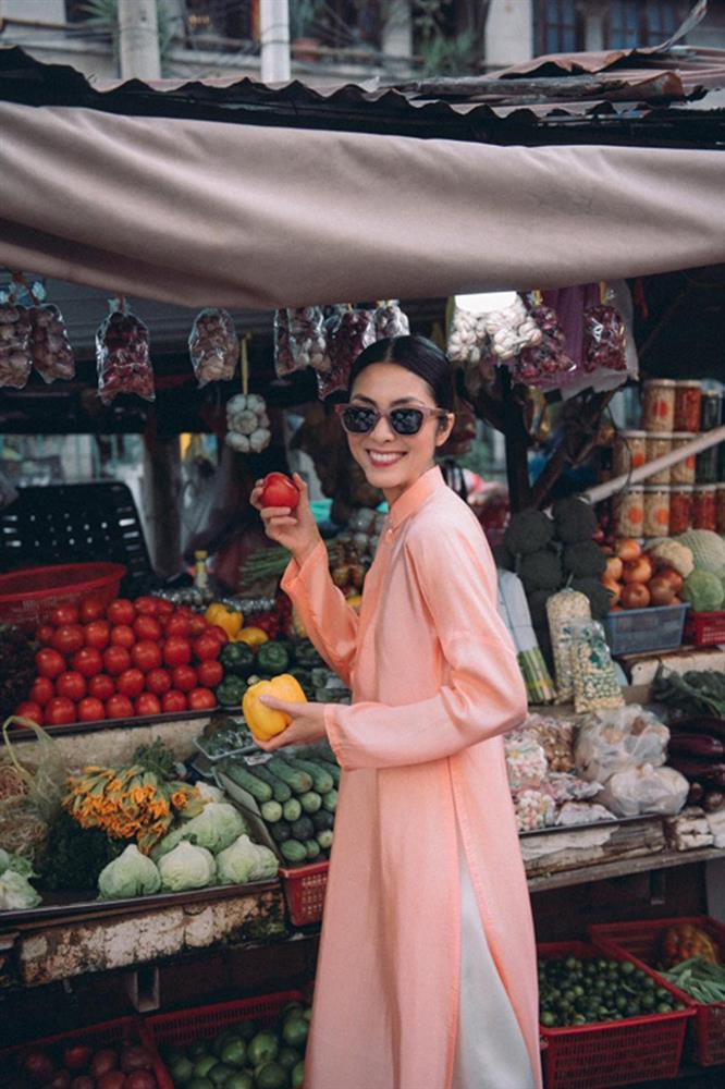 Tăng Thanh Hà mặc lại áo dài cũ vẫn nổi bần bật giữa nhóm bạn thân-9