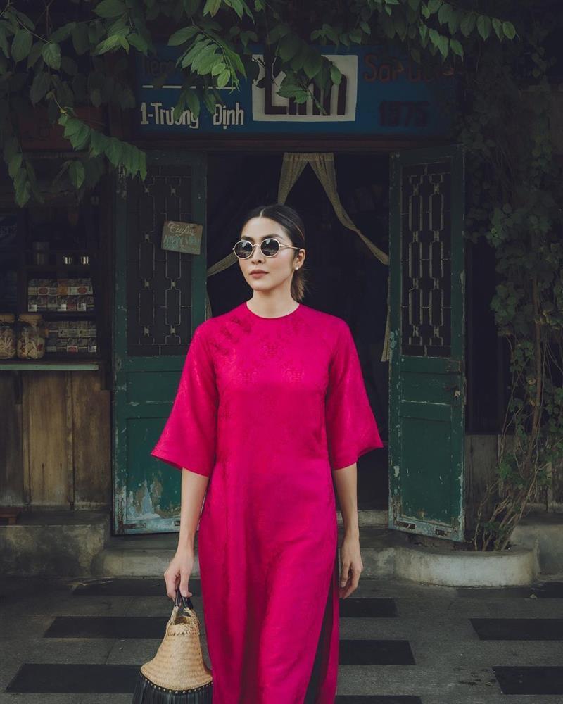 Tăng Thanh Hà mặc lại áo dài cũ vẫn nổi bần bật giữa nhóm bạn thân-2