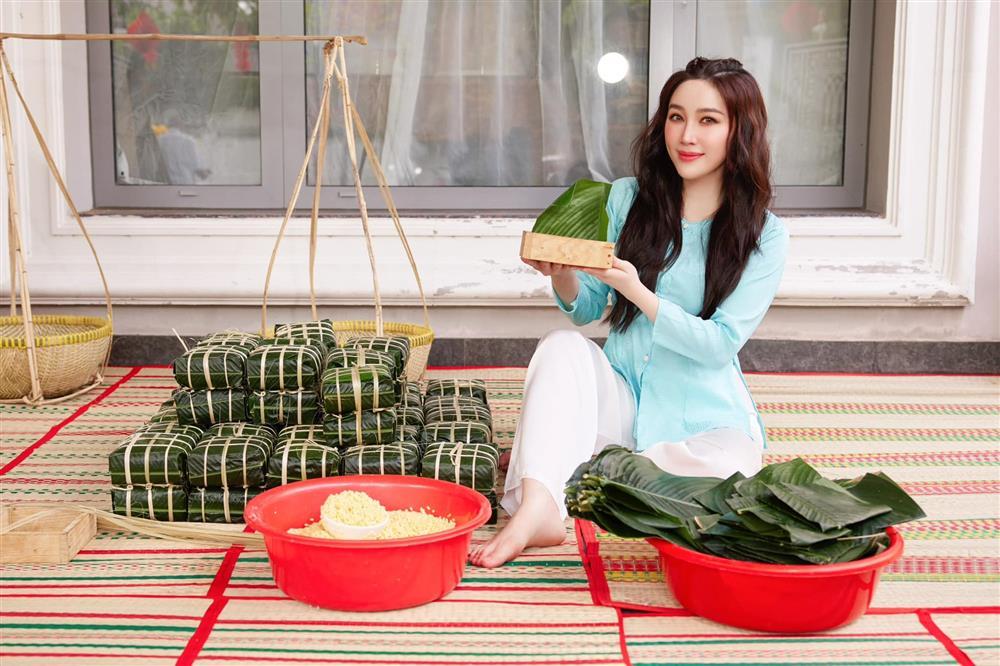 Bảo Thy mặc áo bà ba đọ sắc cùng hội bạn thân trong biệt thự tiền tỷ-3