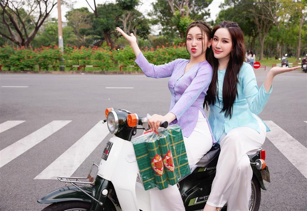 Bảo Thy mặc áo bà ba đọ sắc cùng hội bạn thân trong biệt thự tiền tỷ-5