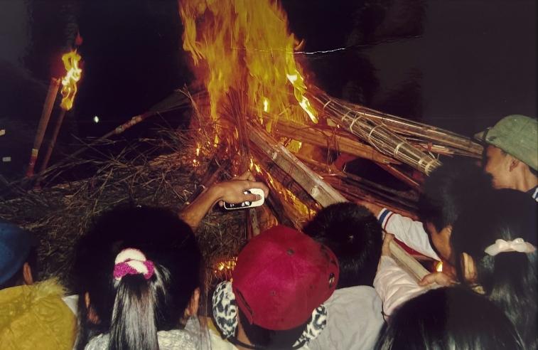 Tục rước lửa lấy may đêm giao thừa ở xứ Thanh-6