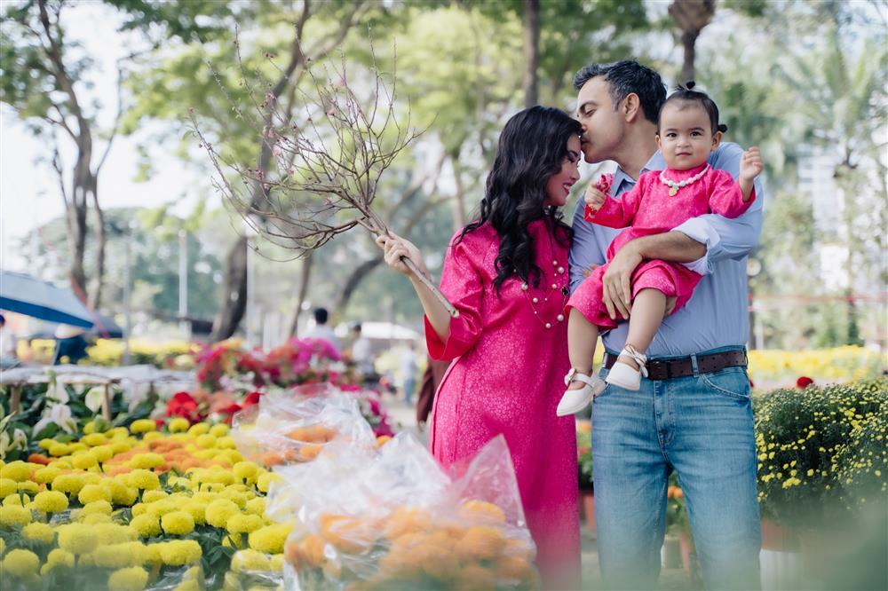 Võ Hạ Trâm và chồng doanh nhân Ấn Độ đưa con gái du xuân-5