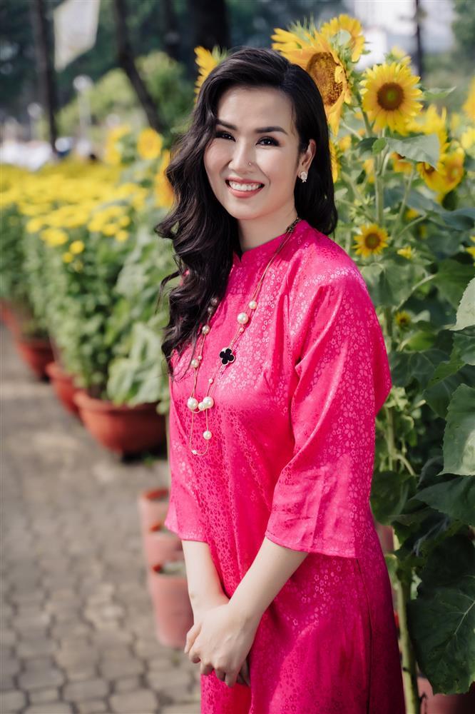 Võ Hạ Trâm và chồng doanh nhân Ấn Độ đưa con gái du xuân-6