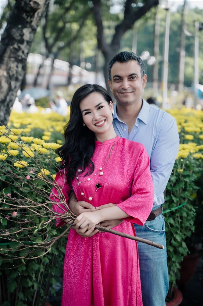 Võ Hạ Trâm và chồng doanh nhân Ấn Độ đưa con gái du xuân-7