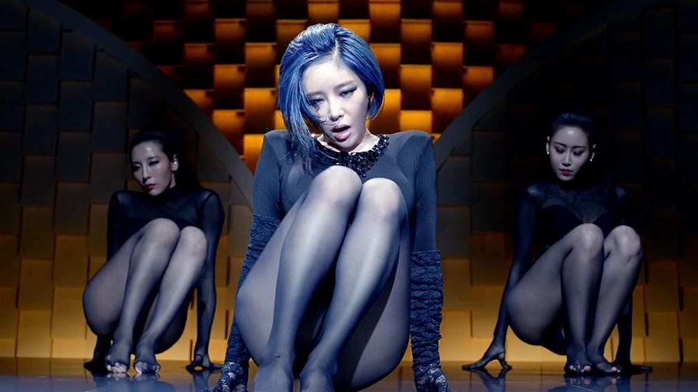 Vũ đạo phản cảm bị cấm cửa trên sóng truyền hình-11